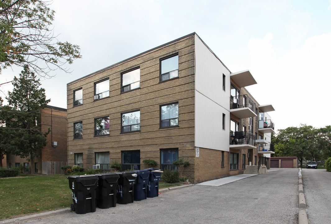 24 Wasdale Cres in Toronto, ON - Building Photo