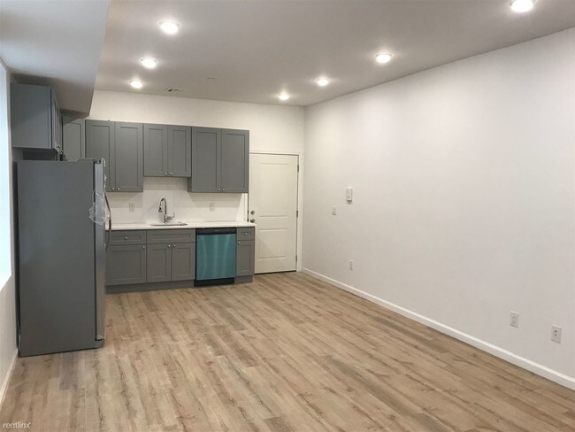 742 S 4th St in Philadelphia, PA - Foto de edificio - Building Photo