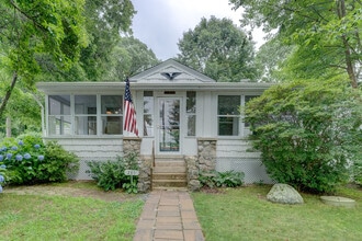 285 Deepwood Dr in Lebanon, CT - Building Photo - Building Photo