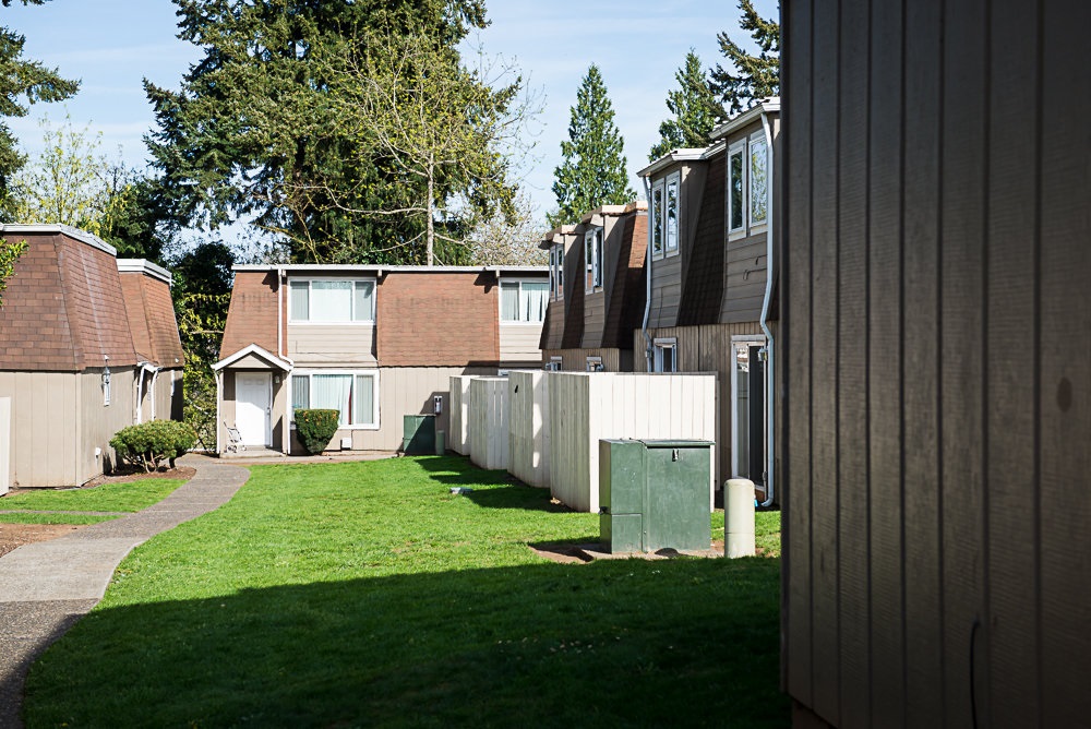 Creekside Manor in Vancouver, WA - Foto de edificio