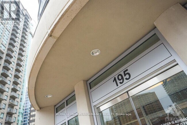 195-195 Besserer St in Ottawa, ON - Building Photo - Building Photo