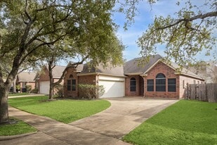 119 Lissa Ln in Sugar Land, TX - Building Photo