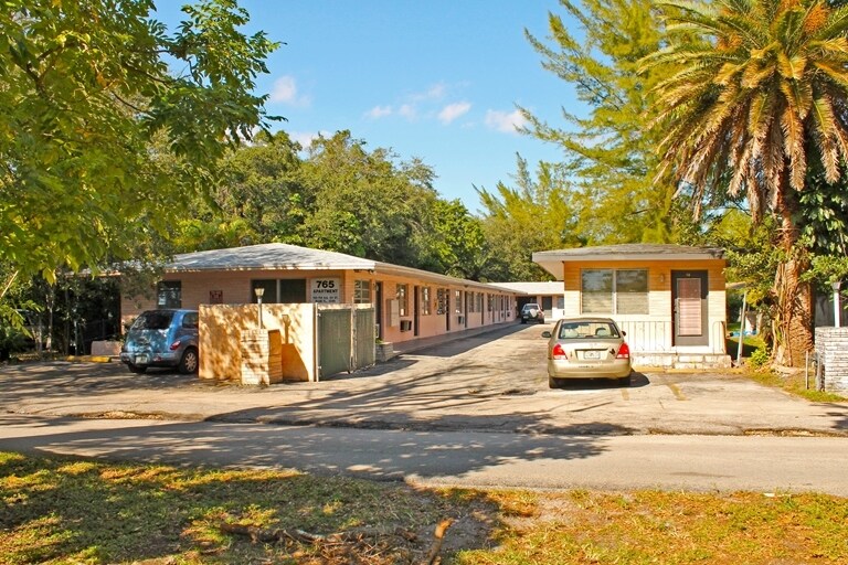 Villa 121 in Miami, FL - Foto de edificio