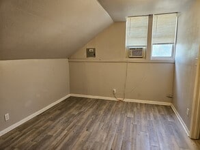 1719 W Craig Pl-Unit -1717-2 in San Antonio, TX - Building Photo - Building Photo