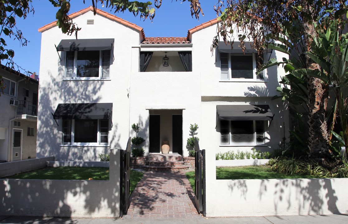 817 Westmount Dr in West Hollywood, CA - Building Photo