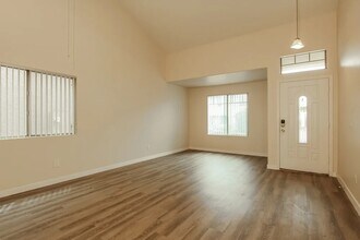 11233 W College Dr in Phoenix, AZ - Building Photo - Building Photo