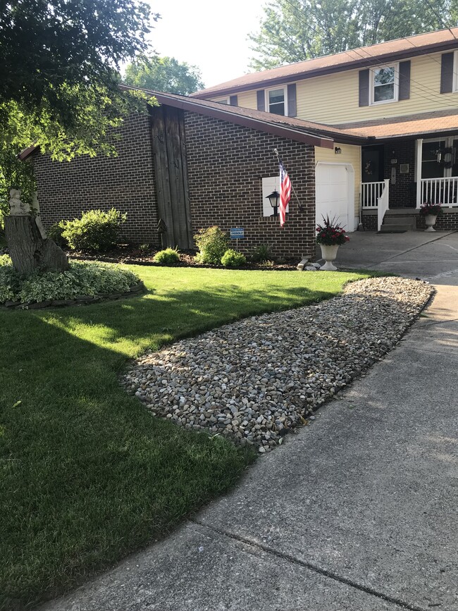 917 Lattavo St NE in Canton, OH - Building Photo - Building Photo