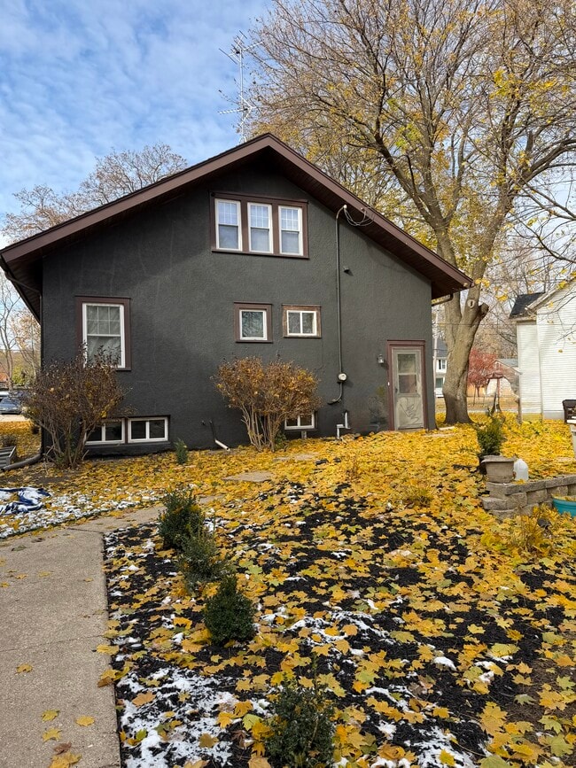 323 S Janesville St in Whitewater, WI - Building Photo - Building Photo