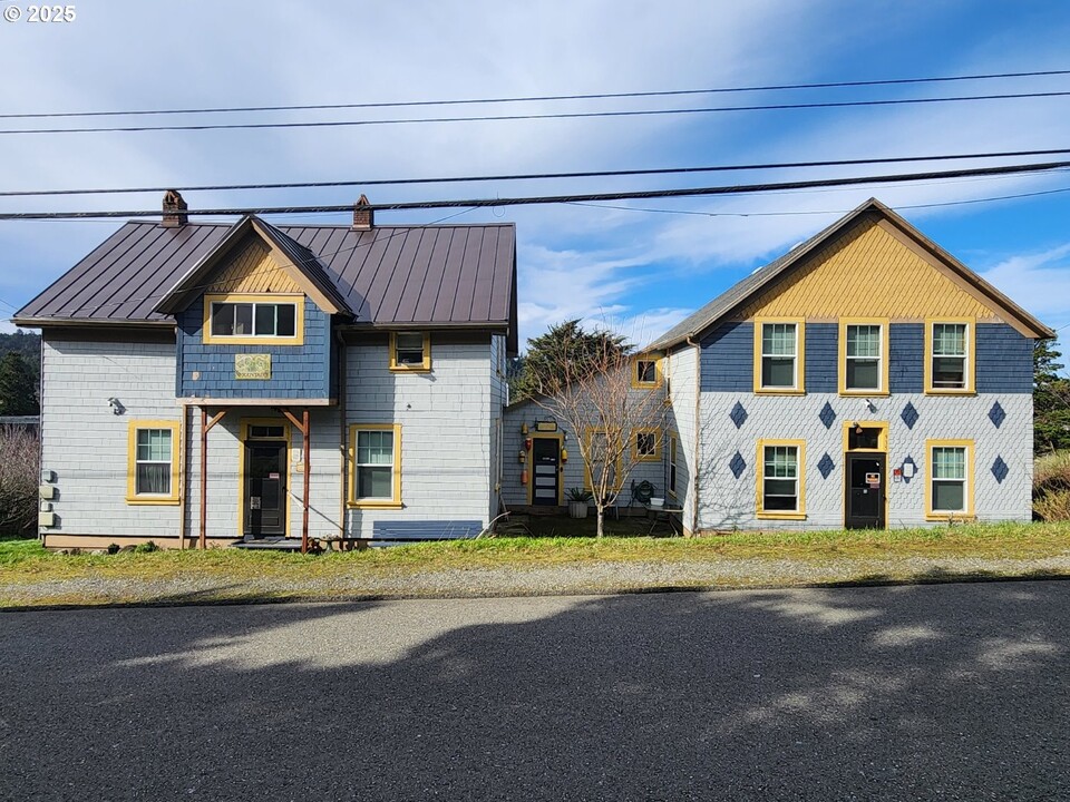 935 Jackson St in Port Orford, OR - Building Photo