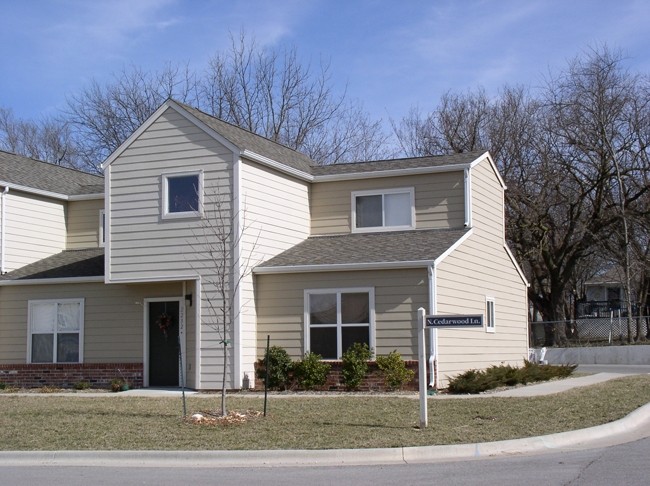 Cedarwood Terrace in Springfield, MO - Building Photo - Building Photo