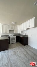 545 S Manhattan Pl in Los Angeles, CA - Building Photo - Building Photo