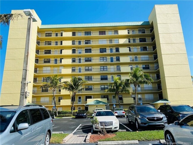 7380 S Ocean Dr in Jensen Beach, FL - Building Photo - Building Photo