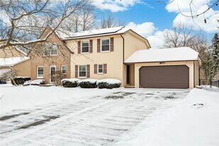 16 Sanders Farm Dr in Penfield, NY - Building Photo