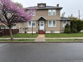 39 Buckingham Pl in Lynbrook, NY - Building Photo