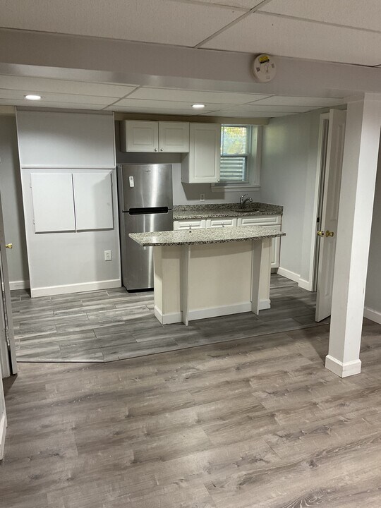 50 Waterbury Ave, Unit # 2 in Stamford, CT - Foto de edificio
