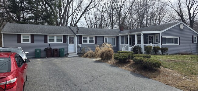 32 Theresa St, Unit Left