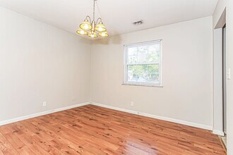 8585 Sunlight Dr in Cincinnati, OH - Building Photo - Building Photo