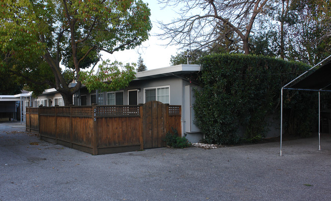 205 Murlagan Ave in Mountain View, CA - Foto de edificio - Building Photo