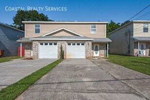 2125 Tom St in Navarre, FL - Building Photo