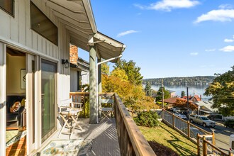 9933 64th Ave S in Seattle, WA - Foto de edificio - Building Photo