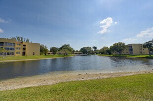 5860 NW 64th Ave, Unit 102 in Tamarac, FL - Building Photo