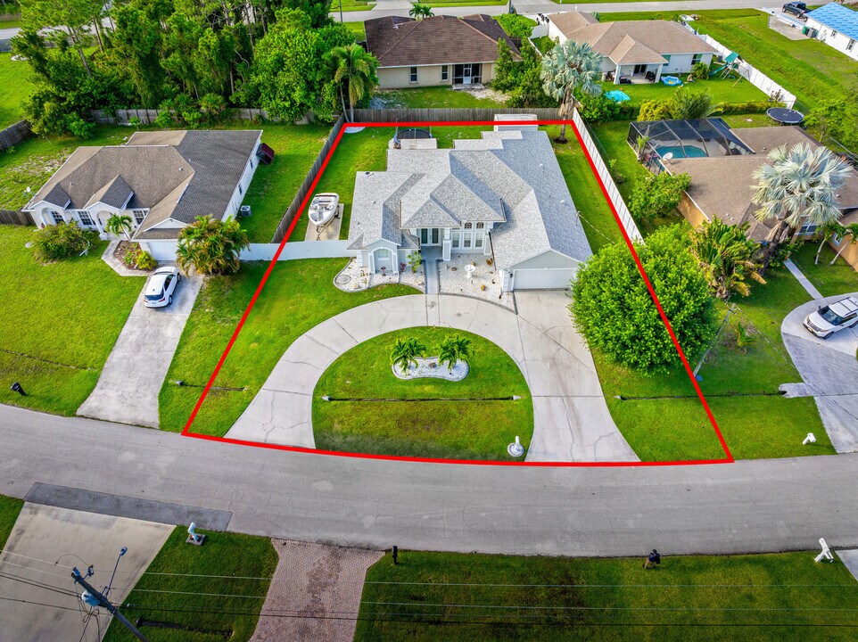5918 NW Hann Dr in Port St. Lucie, FL - Building Photo