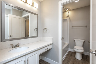 Sierra Regency Apartments in Sacramento, CA - Building Photo - Interior Photo