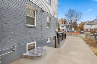 5703 Fenwick Dr in Alexandria, VA - Foto de edificio - Building Photo