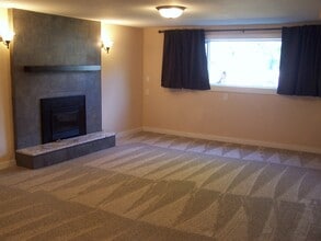 7451 NE 146th St, Unit Finn Hill in Kenmore, WA - Building Photo - Building Photo