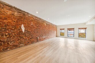 2433 18th St NW in Washington, DC - Foto de edificio - Building Photo