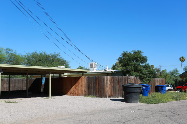 913 E Freeman Pl in Tucson, AZ - Foto de edificio - Building Photo