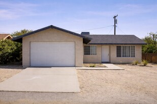 16150 Vía Montana in Desert Hot Springs, CA - Building Photo
