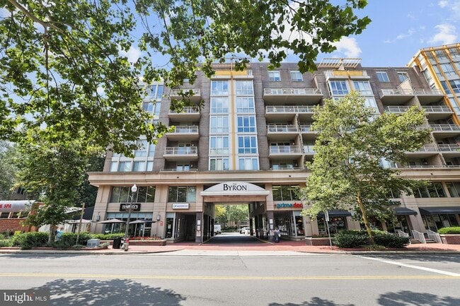 513 W Broad St, Unit 412 in Falls Church, VA - Building Photo - Building Photo