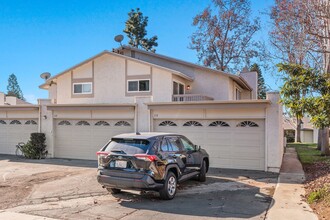 120 Countrywood Ln in Encinitas, CA - Building Photo - Building Photo