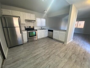 5215 Gray Ln in Las Vegas, NV - Building Photo - Building Photo