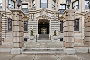 390 Commonwealth Ave in Boston, MA - Building Photo