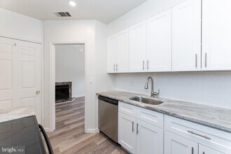 2032 Walnut St-Unit -2032 in Philadelphia, PA - Building Photo - Building Photo