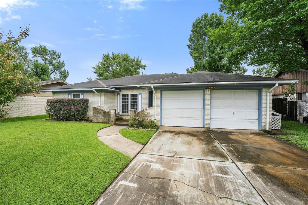 14206 Duncannon Dr in Houston, TX - Building Photo