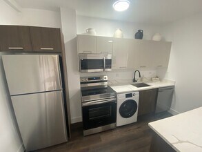1555 W Hollywood Ave in Chicago, IL - Building Photo - Building Photo
