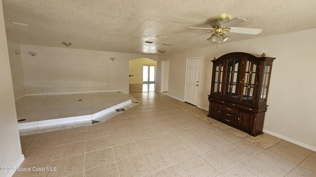 413 Tewksbury Ln NE in Palm Bay, FL - Foto de edificio - Building Photo