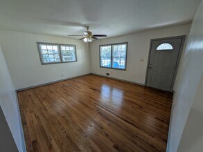 6082 Walker Rd in Riverdale, GA - Foto de edificio - Building Photo