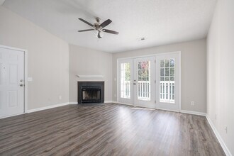 7145 W Friendly Ave in Greensboro, NC - Building Photo - Building Photo