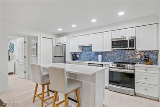 960 7th St S in Naples, FL - Building Photo - Building Photo