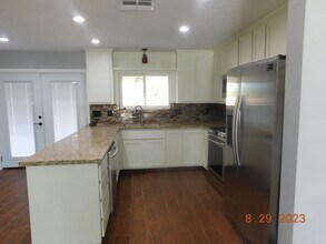 1131 N Mono Ct in Ridgecrest, CA - Foto de edificio - Building Photo