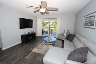 185 Palm Dr-Unit -18-H in Naples, FL - Foto de edificio - Building Photo