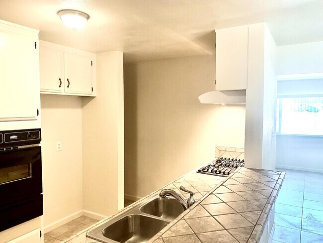 24836 Walnut St in Santa Clarita, CA - Building Photo - Building Photo