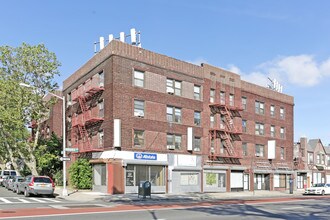 8453-53 Dana Ct in Middle Village, NY - Building Photo - Building Photo