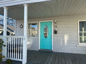 21 M St in Hampton, NH - Building Photo - Building Photo