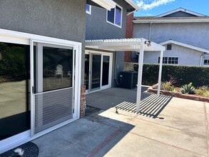 4565 Almond Ave in Seal Beach, CA - Foto de edificio - Building Photo