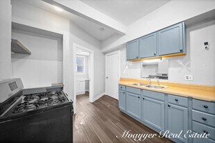 921 4th St NW in Grand Rapids, MI - Building Photo